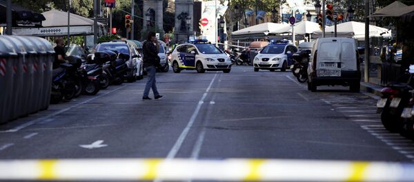 Полиция на месте наезда на людей в Барселоне - Sputnik Грузия