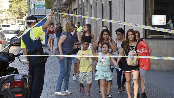 Людей эвакуируют с улицы Рамбла в Барселоне - Sputnik Грузия