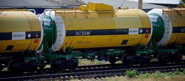 Грузовой железнодорожный состав везет азербайджанскую нефть - Sputnik Грузия
