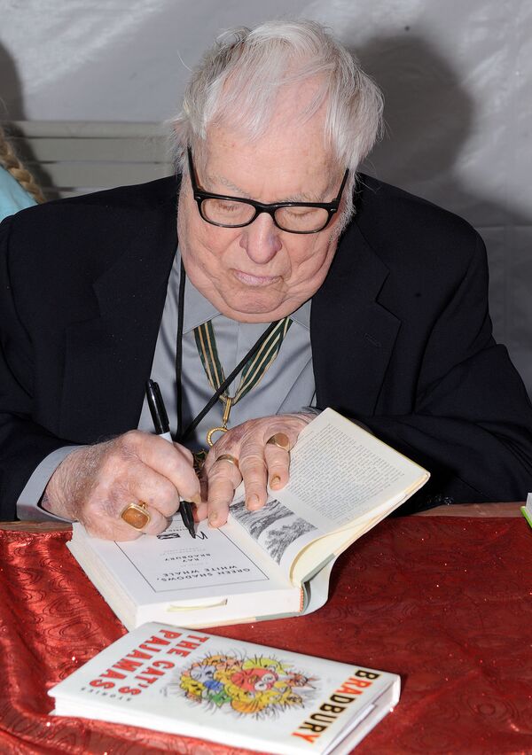 Американский писатель Рэй Брэдбери - Sputnik Грузия