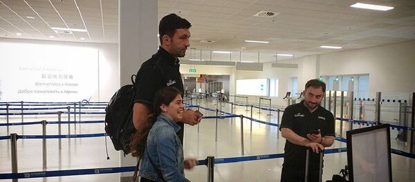 Заза Пачулия в аэропорту Афин - Sputnik Грузия