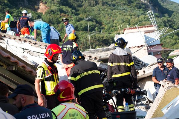 На острове-курорте Искья в Италии произошло землетрясение силой 3,6 баллов, есть жертвы и пропавшие без вести - Sputnik Грузия