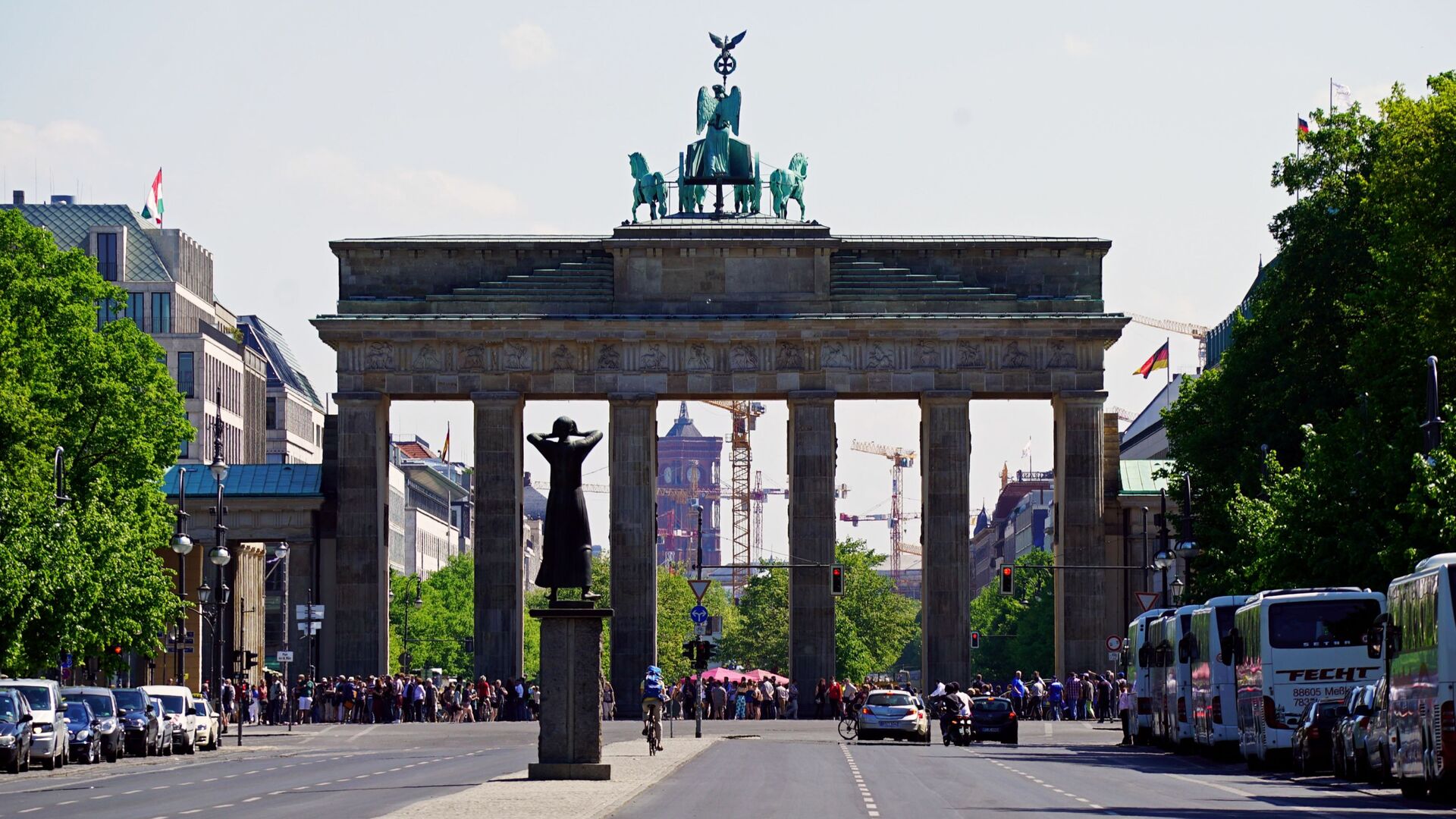 Вид на Бранденбургские ворота в Берлине - Sputnik Грузия, 1920, 18.05.2022