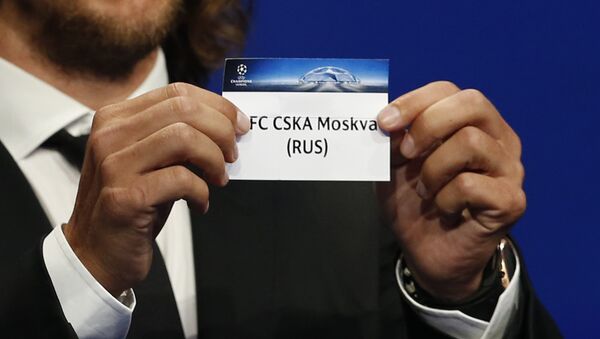 Карточка с названием футбольного клуба ЦСКА во время жеребьевки группового этапа Лиги чемпионов УЕФА - Sputnik Грузия