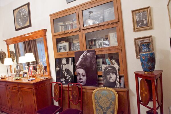 Посетителей дома-музея окружает живая история - гости дома словно переносятся назад во времени, тут царит такая же атмосфера, как 20-30 или даже 50 лет назад - Sputnik Грузия