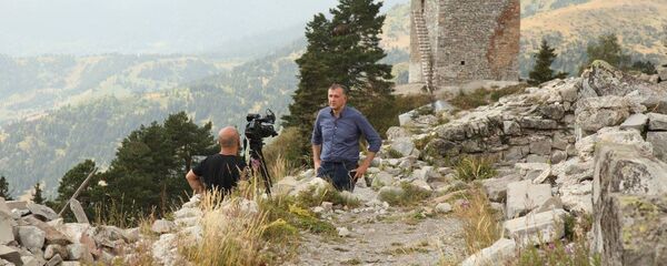 Глава правительства Аджарии Зураб Патарадзе на территории средневековой крепости Хихани - Sputnik Грузия