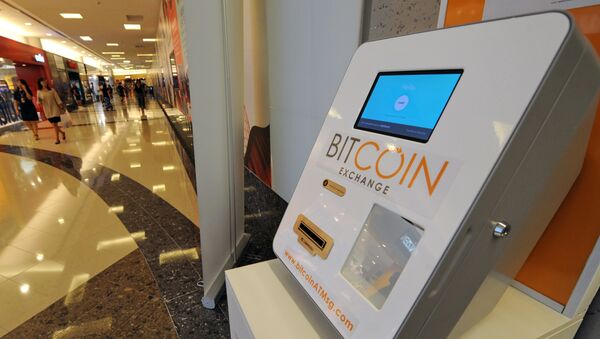 Биткоин-банкомат Bitcoin ATM по купле-продаже цифровой валюты в торговом центре в Сингапуре - Sputnik Грузия