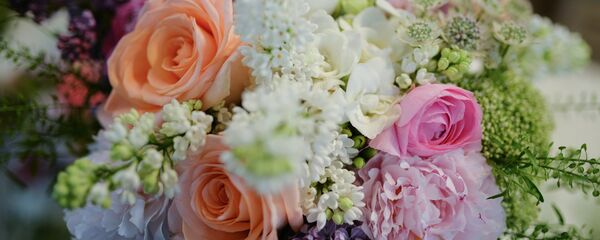 Букет, собранный флористом в Лавке цветов и декора Flowers Shop в Новосибирске - Sputnik Грузия