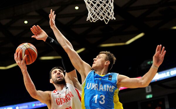 Сборная Грузии по баскетболу уступила команде Украины 81:88 в матче группы D на чемпионате Европы в Израиле. С самого начала поединка украинцы завладели инициативой, и на протяжении всего матча грузинские баскетболисты были в роли догоняющих - Sputnik Грузия