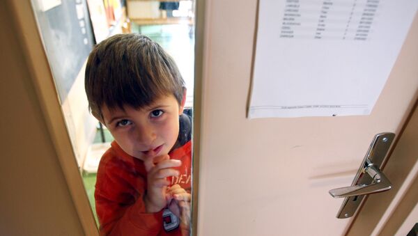 Мальчик, больной аутизмом, в детском саду во Франции - Sputnik Грузия