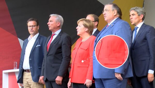 Ангелу Меркель атаковали помидорами - Sputnik Грузия