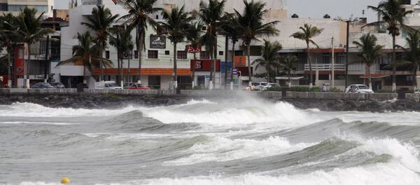 Волны у побережья Мексики после урагана Катя - Sputnik Грузия