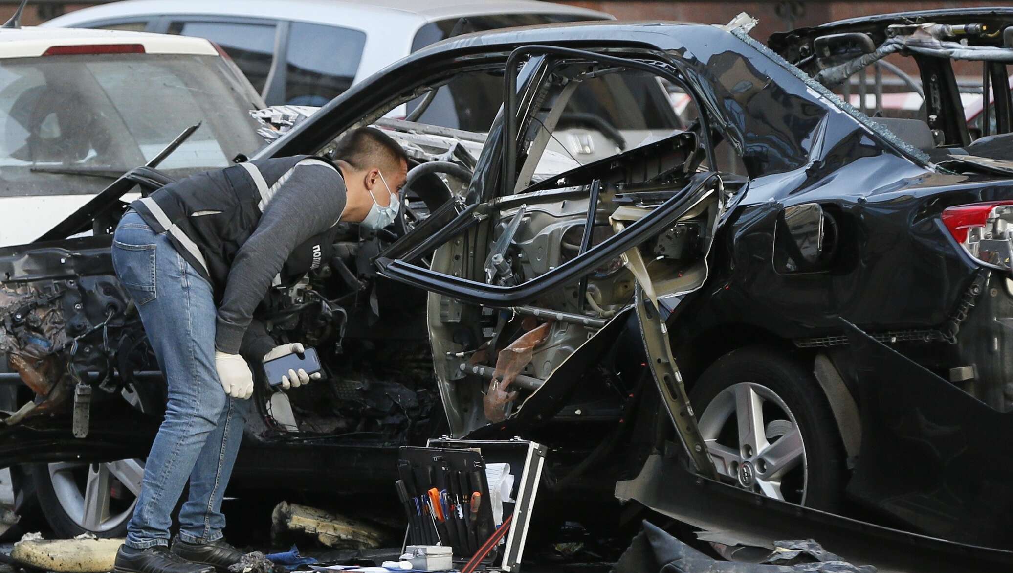 Машина после взрыва. Автомобиль после взрыва. Взорвавшийся автомобиль в Киеве 2017.