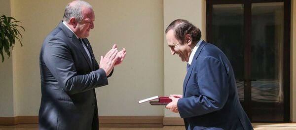 Президент Грузии Георгий Маргвелашвили наградил композитора Мишеля Сони Орденом Чести - Sputnik Грузия