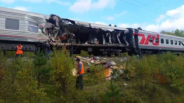 Пассажирский поезд столкнулся с грузовиком - Sputnik Грузия
