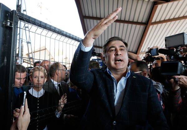 Михаил Саакашвили в окружении своих сторонников и журналистов пытается пересечь польско-украинскую границу Михаил Саакашвили в окружении своих сторонников и журналистов пытается пересечь польско-украинскую границу - Sputnik Грузия