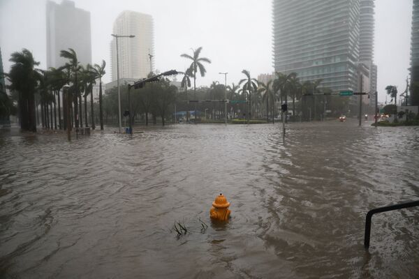 Затопленные улицы в квартале Брикелл в Майами после того, как по городу прошелся ураган Ирма - Sputnik Грузия