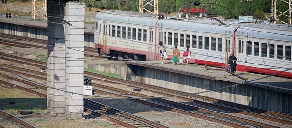 მატარებელი რკინიგზის სადგურში მატარებელი რკინიგზის სადგურში - Sputnik საქართველო