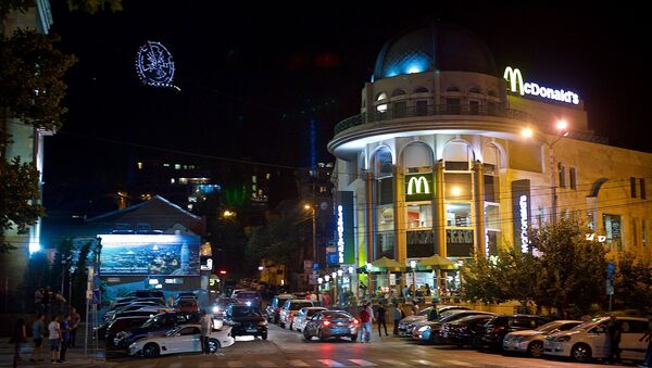 Ресторан МакДональдс в центре грузинской столицы - Sputnik Грузия