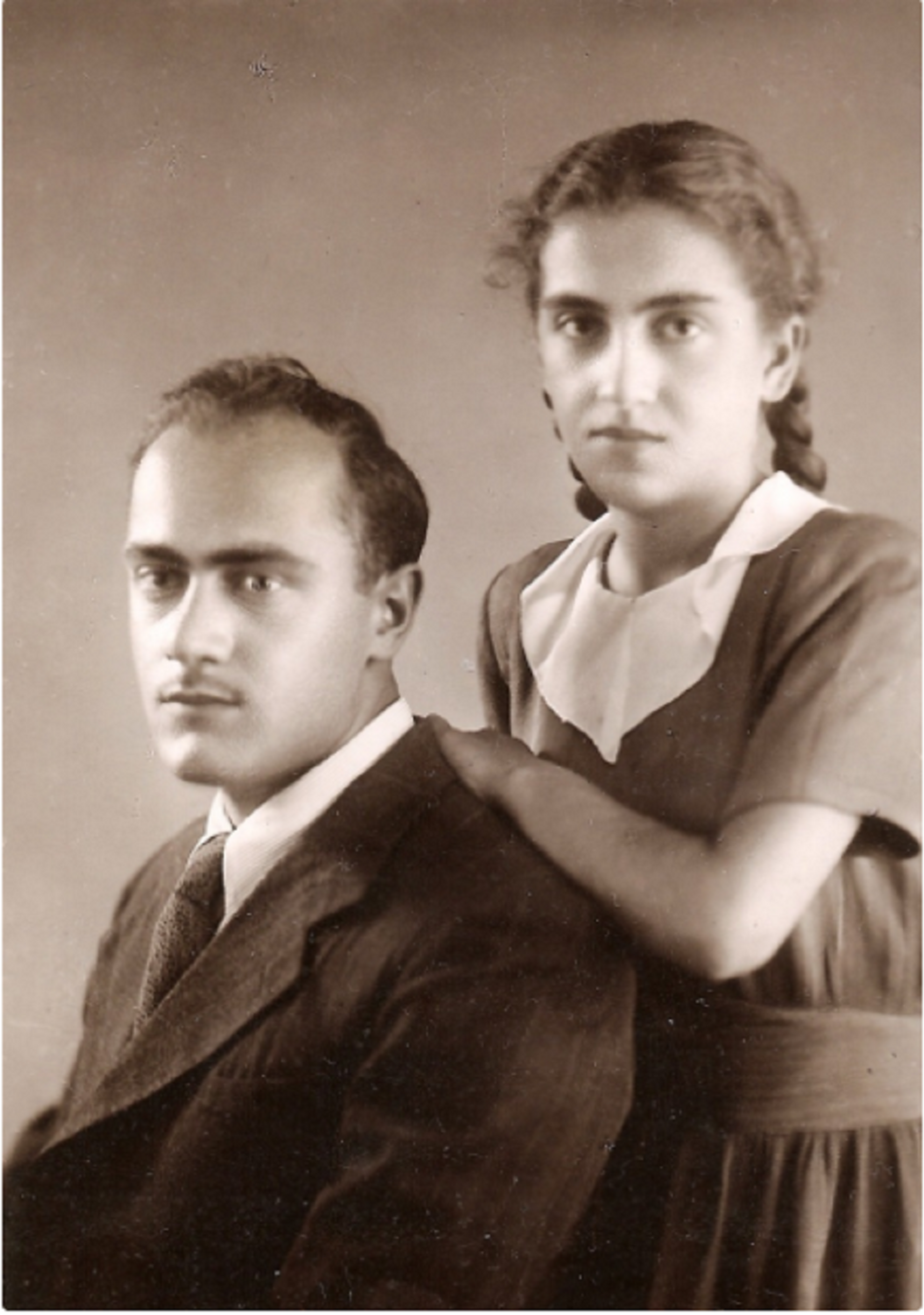 Мераб Мамардашвили с сестрой Изой, Тбилиси, 1951 год - Sputnik Грузия, 1920, 15.09.2023