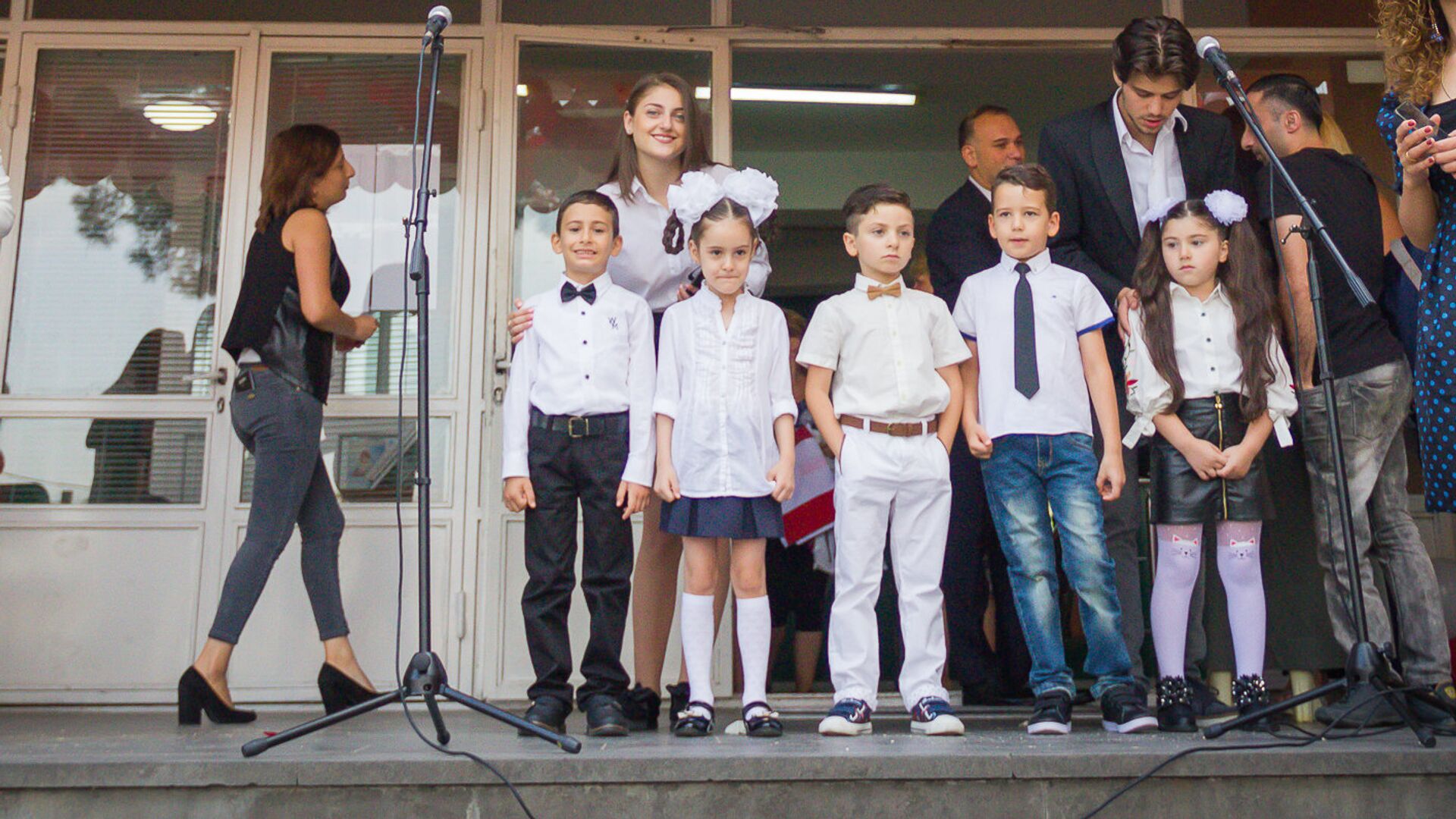 Начало учебного года в тбилисской 98-й общеобразовательной школе - Sputnik Грузия, 1920, 18.09.2023