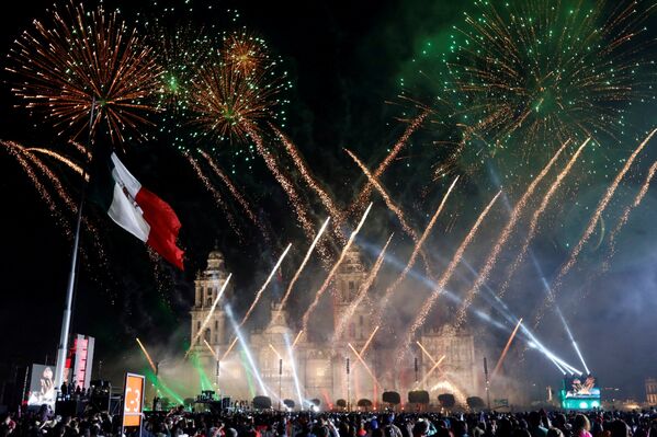 Фейерверк в честь Дня независимости Мексики в Мехико - Sputnik Грузия