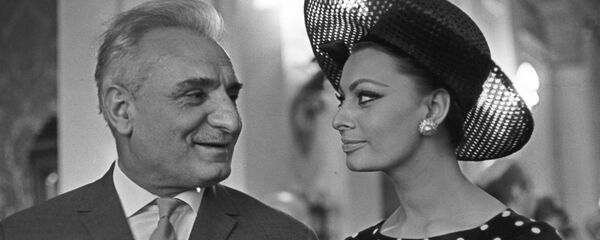 Призеры IV Московского кинофестиваля в 1965 году, итальянская киноактриса Софи Лорен и народный артист СССР Серго Александрович Закариадзе - Sputnik Грузия