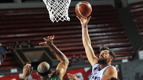 Грузинские баскетболисты проиграли испанцам в Лиге Чемпионов FIBA - Sputnik Грузия