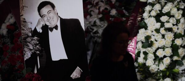 На церемонии прощания с оперным певцом Зурабом Соткилавой в историческом здании Большого театра в Москве На церемонии прощания с оперным певцом Зурабом Соткилавой в историческом здании Большого театра в Москве - Sputnik Грузия