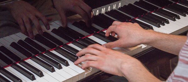 Пианист Сандро Небиеридзе - Sputnik Грузия