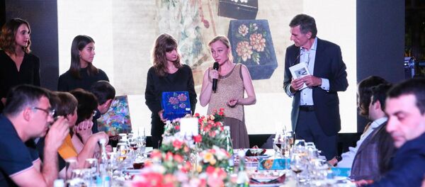 Мака Чичуа на благотворительном вечере - Sputnik Грузия