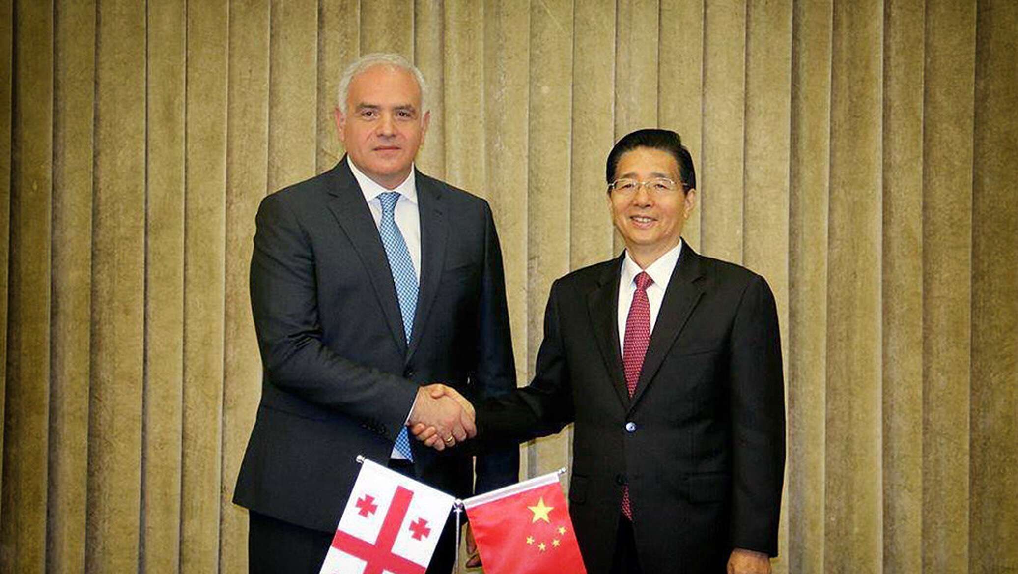 китай грузия флаги. грузия китай. китайцы в грузии. флаг грузии. маргурт китай грузия.