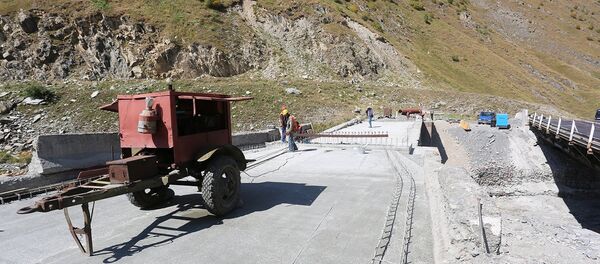 საქართველო-რუსეთის საზღვრის მიმართულებით ძველი ხიდის აღდგენა საქართველო-რუსეთის საზღვრის მიმართულებით ძველი ხიდის აღდგენა - Sputnik საქართველო