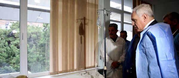 Глава МВД Грузии Георгий Мгебришвили навестил пострадавших пограничников - Sputnik Грузия