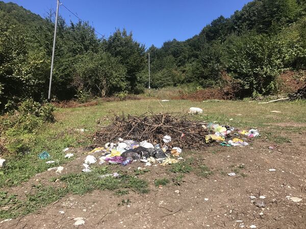 Мусор на природе близ каньона Окаце - Sputnik Грузия