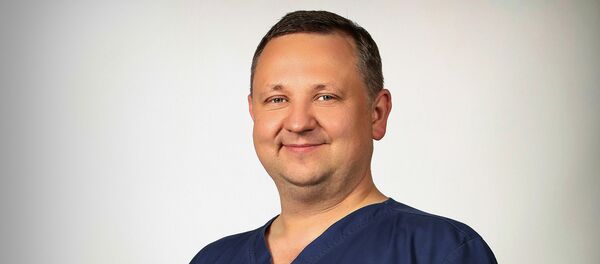 Заведующий отделением общей онкологии и колопроктологии сети клиник МЕДСИ Александр Кочатков - Sputnik Грузия