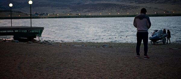 ადამიანები ლისის ტბაზე ადამიანები ლისის ტბაზე - Sputnik საქართველო