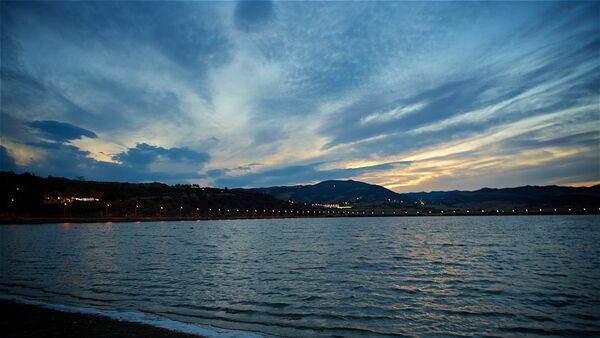 Облака на закате на озере Лиси, архивное фото - Sputnik Грузия