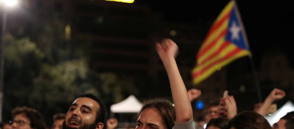 კატალონიის მოსახლეობა რეფერენდუმის შედეგებს ზეიმობს კატალონიის მოსახლეობა რეფერენდუმის შედეგებს ზეიმობს - Sputnik საქართველო