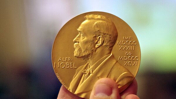 Медаль, вручаемая Нобелевским лауреатам - Sputnik Грузия