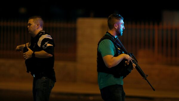 Полицейские на месте стрельбы в Лас Вегасе - Sputnik Грузия