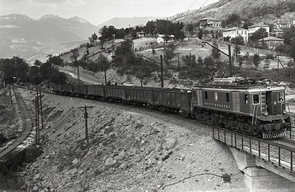 მატარებელი ტყიბულში მატარებელი ტყიბულში - Sputnik Грузия