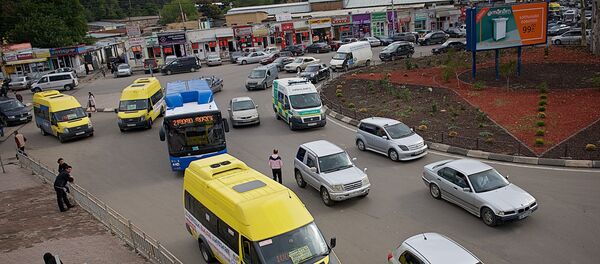 Частный и общественный транспорт на улицах грузинской столицы Частный и общественный транспорт на улицах грузинской столицы - Sputnik Грузия