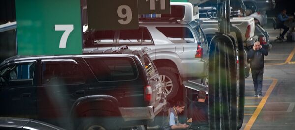 Машины на подъемниках в автосервисе - Sputnik Грузия