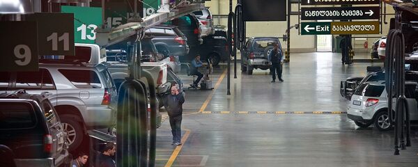 Машины на подъемниках в автосервисе - Sputnik Грузия