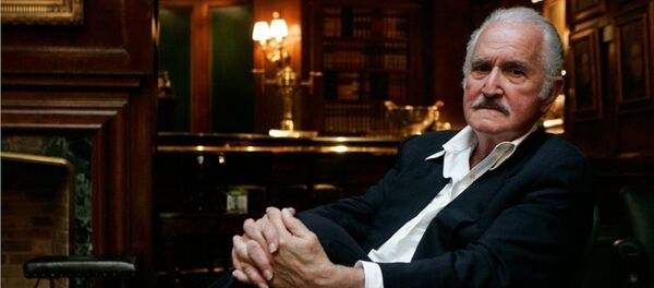 მექსიკელი მწერალი, ფიპლომატი, ჟურნალისტი და სცენარისტი კარლოს ფუენტესი მექსიკელი მწერალი, ფიპლომატი, ჟურნალისტი და სცენარისტი კარლოს ფუენტესი - Sputnik საქართველო