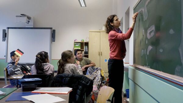 Дети беженцев из Сирии и Афганистана на уроке в немецкой школе - Sputnik Грузия