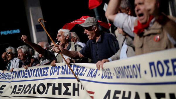 პენსიონერების დემონსტრაცია პენსიების შემცირების წინააღმდეგ საბერძნეთში - Sputnik საქართველო