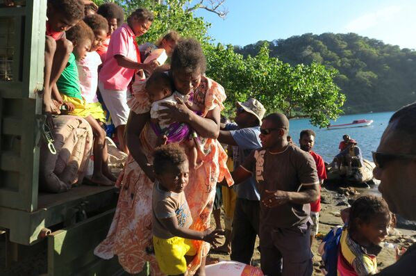 Массовая эвакуация началась на Вануату. Из-за внезапно начавшегося извержения вулкана Манаро свои дома покинут 11 тысяч местных жителей - Sputnik Грузия