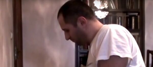 Парень играет композиции Гии Канчели Парень играет композиции Гии Канчели - Sputnik Грузия